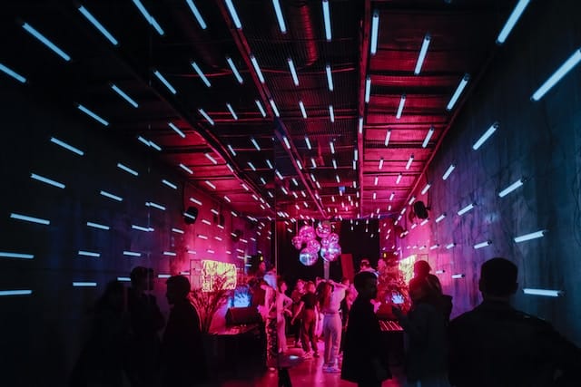 Unvergessliche Firmenfeiern: Kreative Konzepte für einzigartige Events Kreative Ideen bühnenshows Die Auswahl an klassischen und ungewöhnlichen Event-Locations in Deutschland ist groß