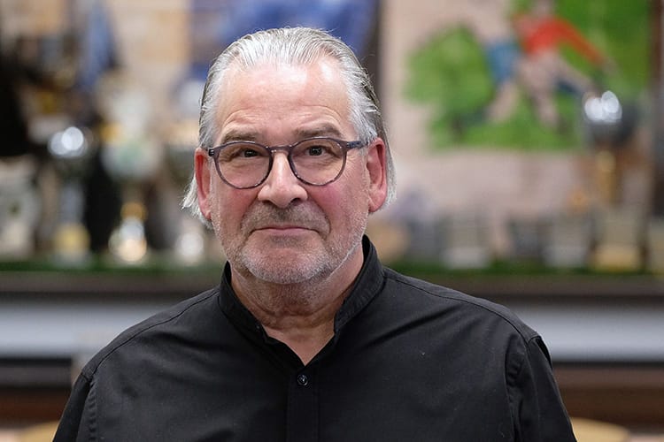 Ein Leben für die Zeitgenössische Kunst: Virtuelle Rundgänge in der Zweigstelle Berlin Galerien 20. jahrhundert Andreas Stucken hat an der TU Berlin Kunstgeschichte und Kommunikationswissenschaften studiert. Zusätzlich ist er staatlich geprüfter Betriebswirt und verfügt über mehr als 50 Jahre Erfahrung in der Kunstbranche.