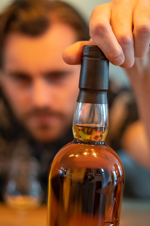 Immer mehr Menschen finden in Whisky nicht nur Genuss, sondern auch eine lohnende Wertanlage