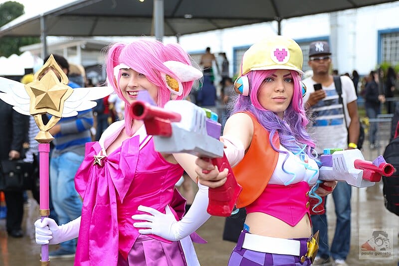 Cosplay - Zwei Anime-Freundinnen zeigen ihre kunstvollen Kostüme