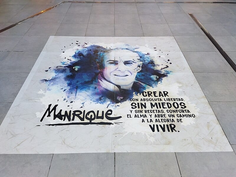 César Manrique Bodenplatte im Einkaufszentrum Biosfera Plaza