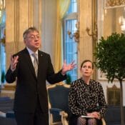 Kazuo Ishiguro an der Stockholmer Börse während der Pressekonferenz der Schwedischen Akademie am 6. Dezember 2017.