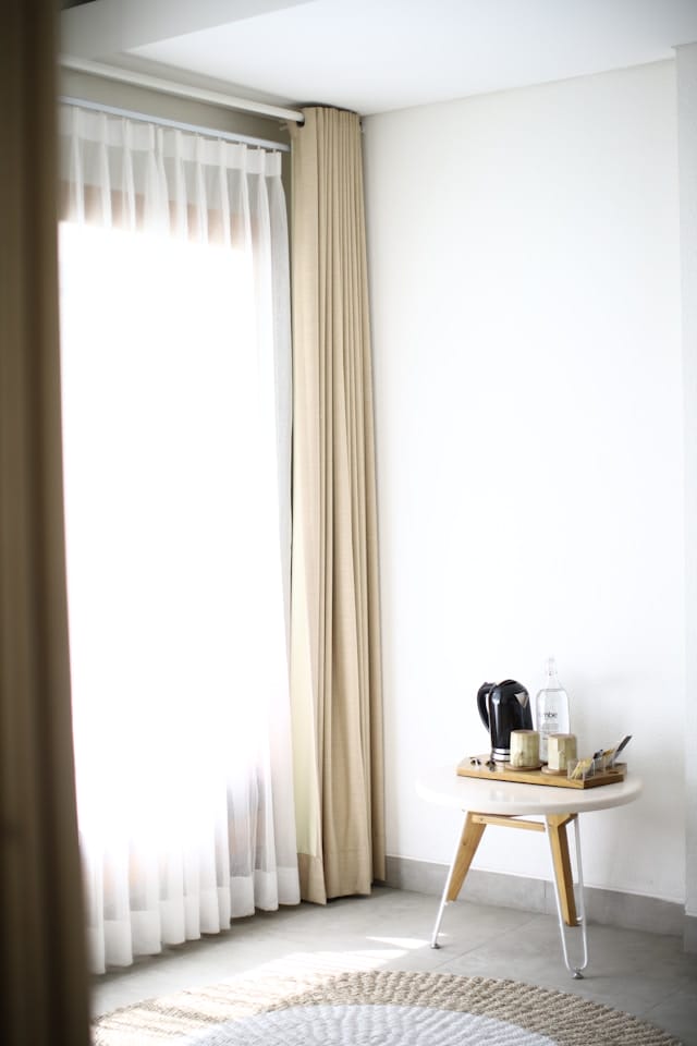 Refined diversity: The top curtains trends for the next few years interior facility The combination of semi -transparent and dark curtains is a classic of the layering look