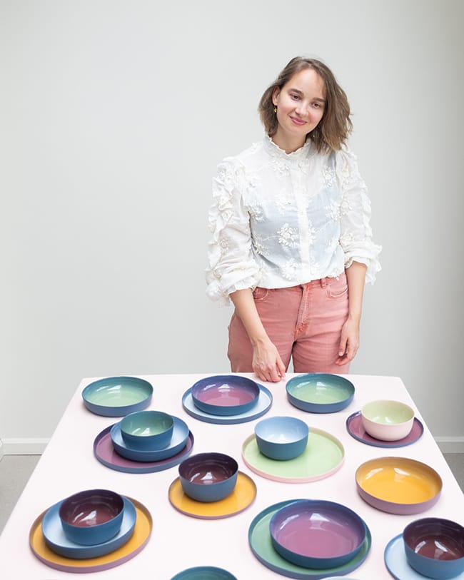Simone Doesburg präsentiert ihr Porzellangeschirr Grace of Glaze 