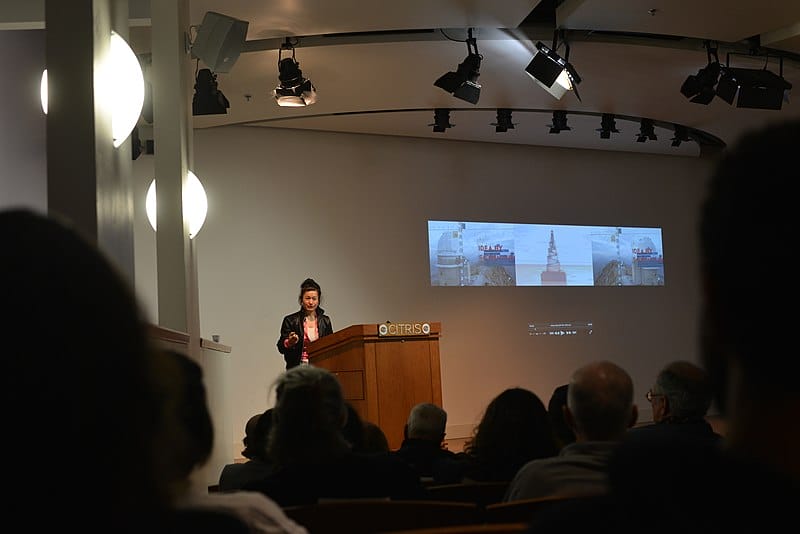 Hito Steyerl über Proxies und Platzhalter am Berkeley Center for New Media und am Arts Research Center, in Zusammenarbeit mit der deutschen Abteilung.