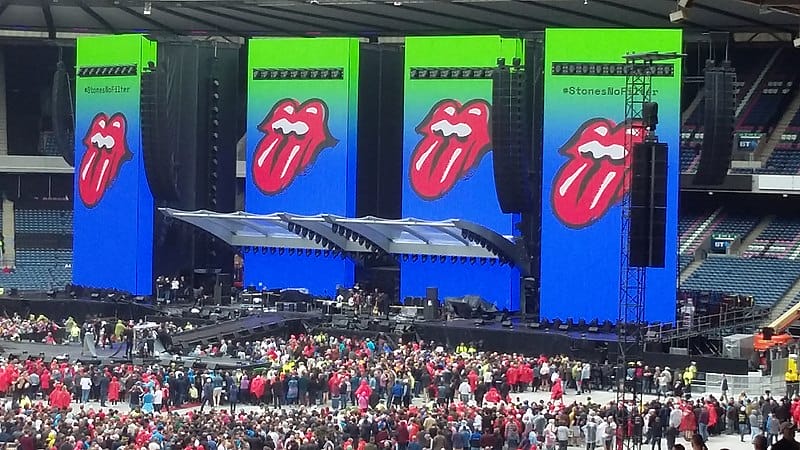 Das ikonische Zungenlogo der Rolling Stones bei einem Konzert der Band 2018