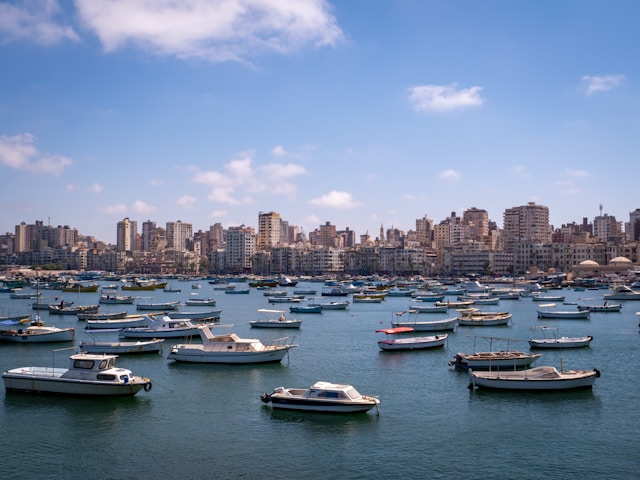 „Perle des Mittelmeers“ nennen die Ägypter ihre Hafenstadt Alexandria. Direkt an der Küste liegt auch das literarische Juwel des Landes - Die Bibliothek.