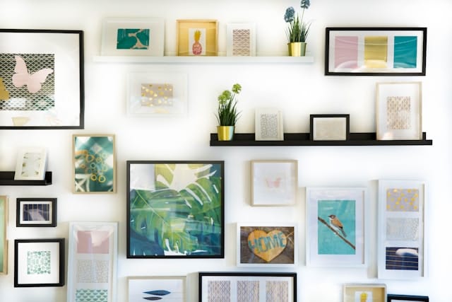 Ihre Fotos in Wandkunst verwandeln - Der ultimative Leitfaden für Leinwandbilder Inneneinrichtung canvas prints Auf den ersten Blick überfüllt und chaotisch. Auf den zweiten Blick offenbart sich eine Grundordnung und stimmige Anordnung