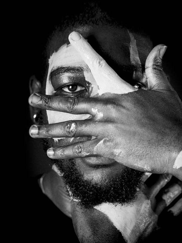 Afrikanische Gegenwartskunst: Eine vielschichtige Welt voller vibrierender Dynamik Kunsthandel abstrakte kunst Auch in der Fotografie finden afrikanische Künstler zunehmend Anerkennung in der internationalen Kunstszene