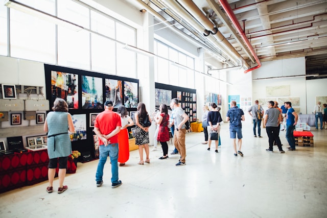 Kunstmessen fungieren als wichtige Plattformen für Galerien und Künstler