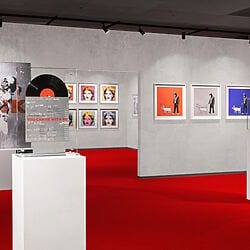 "House of Banksy" - Werke des Street-Art-Superstars in München Street Art / Urbane Kunst antikriegskunst Pressefoto © COFO Exhibitions GmbH & Co.KG