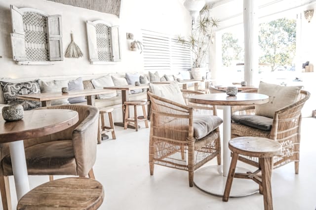 Rattanmöbel für den Innen- und Außenbereich - Ist ihre Popularität berechtigt? Inneneinrichtung boho Mediterrane Essgruppe für Draußen