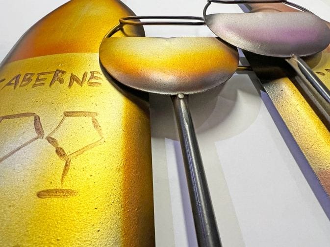 Nice Wines - Wanddekoration aus Metall mit Weinflaschen und Weingläser – Bild 4