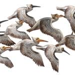 Pretty Pelicans - Metallkunst mit Gruppe fliegender Pelikane – Bild 5