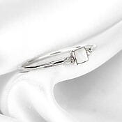 Minimalistischer Perlmutt Ring aus 925er Sterlingsilber Minimalistischer Perlmutt Ring aus 925er Sterlingsilber