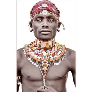 Tapiz tejido a mano "Hombre Samburu" (blanco) de Mario Gerth, fonoabsorbente