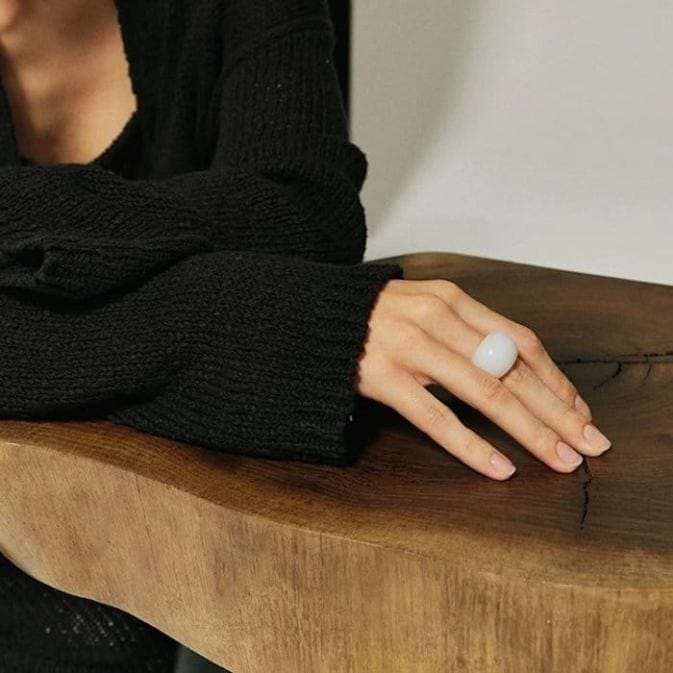 Minimalistischer, auffälliger Ring mit Tigeraugenstein, weißer Jade oder klarem Quarz – Bild 4