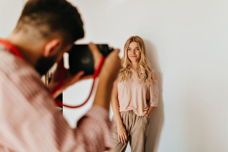 Ein Fotograf und sein Modell