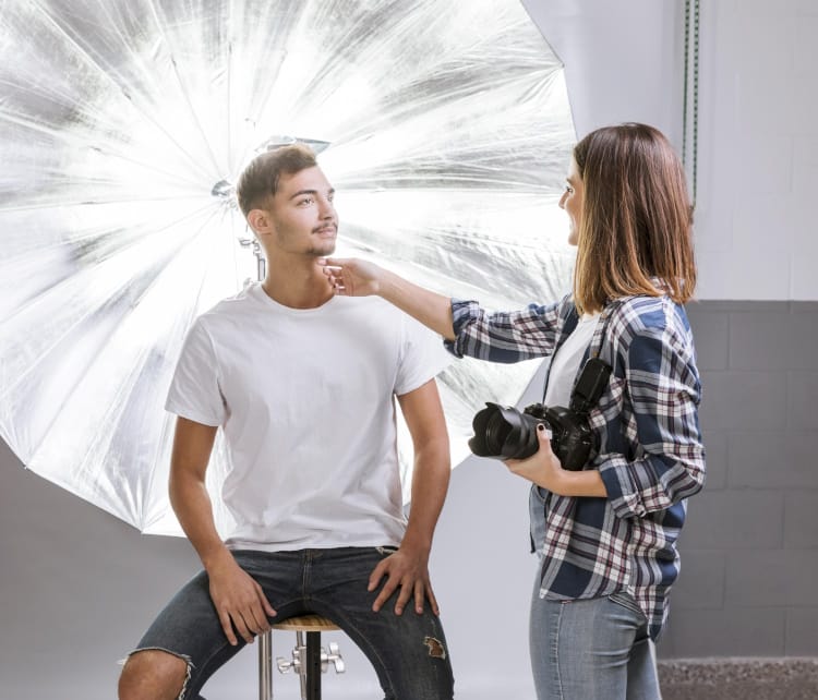 Perfekte Porträts: 7 Profi-Hacks für passionierte Fotografen Fotografie emotion in der fotografie Es ist wichtig, Ihr Modell umfassend zu betreuen und anzuleiten.