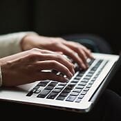 Die Wahl eines Ghostwriters kann eine gute Option sein, wenn Zeit und Effizienz eine gewichtige Rolle spielen