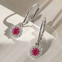 In modern jewelry design, ruby ​​earrings are one of the most popular ways to integrate the classic gemstone into innovative and stylish creations