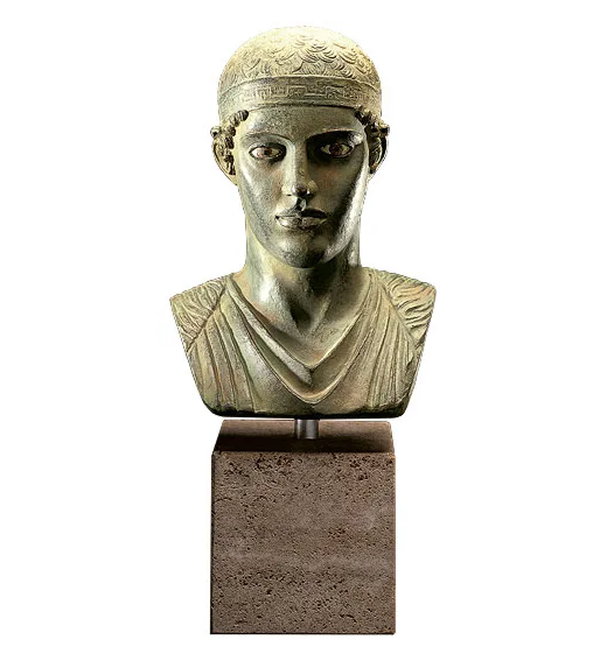 Büste des Wagenlenkers von Delphi, Bronze auf Marmorsockel