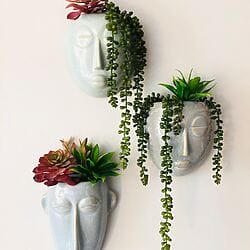 Adding creative touches: Unusual ideas for wall decoration, interior design, decoration Wall reliefs, unconventional shelves, or geometric sculptures add an extra layer to the room design