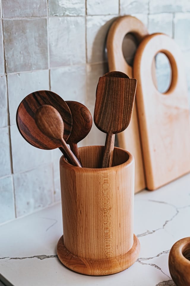 Für Küchenutensilien aus Holz sprechen einige Vorteile.