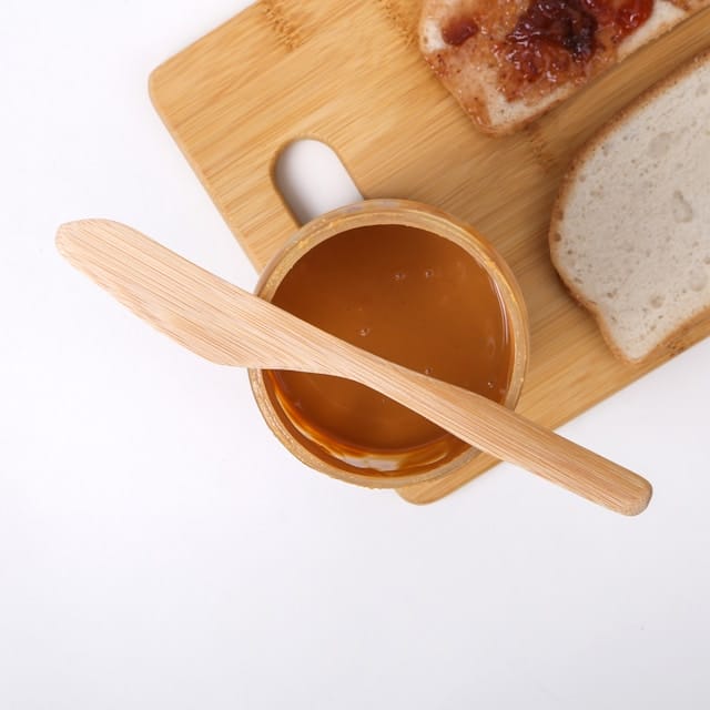 Bambus ist eine hervorragende Wahl für lebensmittelechte Küchenutensilien wie Brotzeitbretter, Becher, Schalen oder sogar komplettes Besteck.