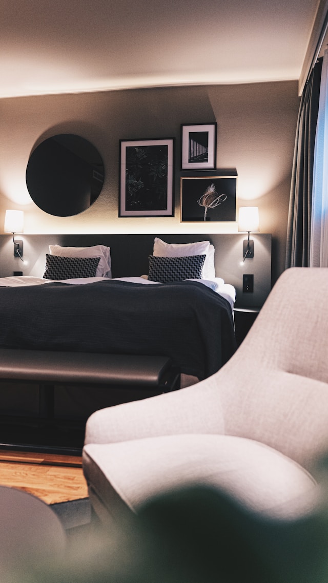 Modernes Business-Hotel mit stimmiger Bilderauswahl