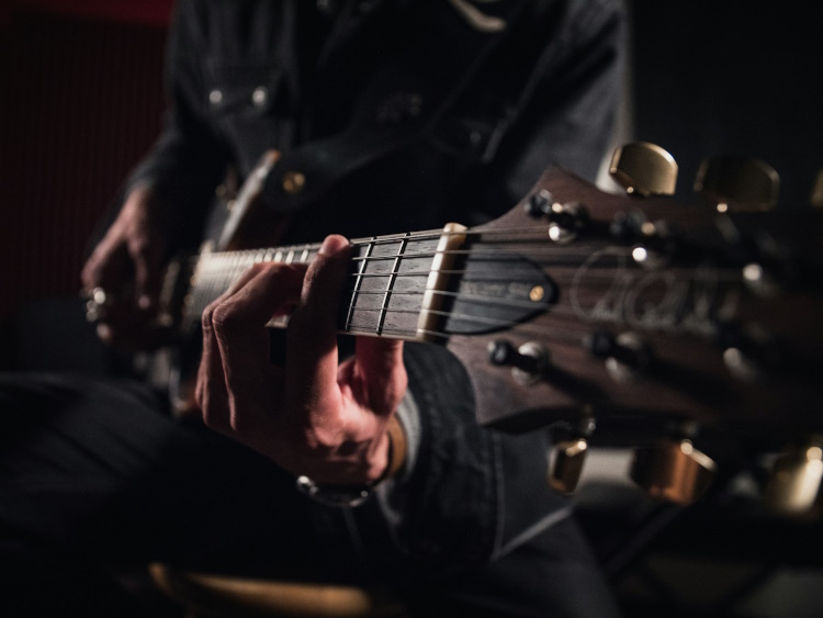 Digitale Finger, analoge Grenzen: Wo Gitarren-Apps beim Fingerstyle an ihre Grenzen stoßen