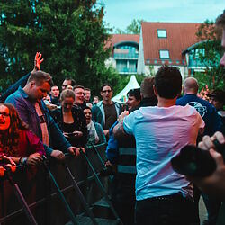 Die Auswahl der richtigen Absperrsysteme ist ein entscheidender Faktor für die erfolgreiche Umsetzung eines Sicherheitskonzepts bei Kunstausstellungen und Events.