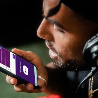Singen lernen mit App oder Gesangslehrer: Der große Vergleich für Anfänger
