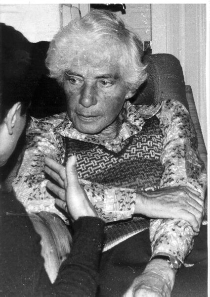 Marie Langer, unter Aufsicht, ca. 1979 in ihrem Haus in Coyoacán, Mexiko.