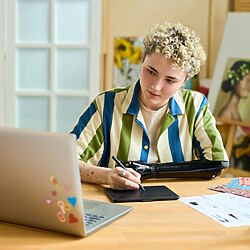 Community-Building und Interaktion auf Social Media sind der Schlüssel zu einer loyalen und florierenden Fanbase.