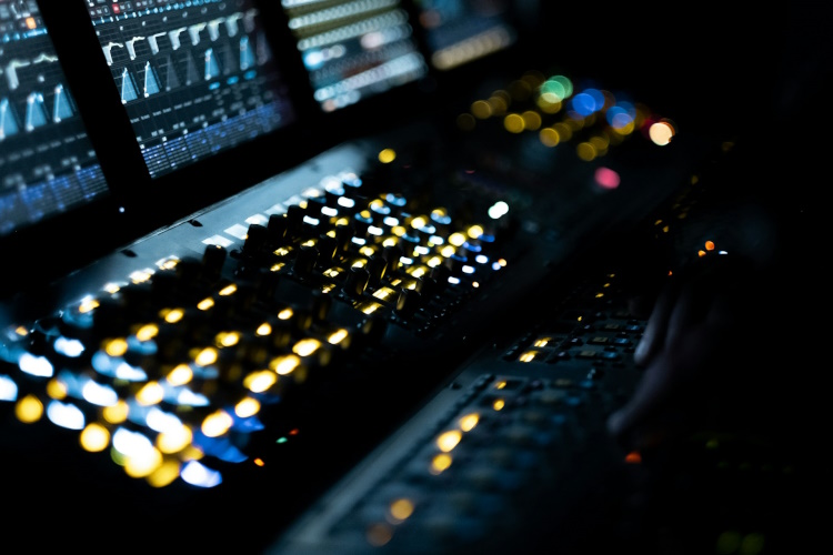 Die Filmmischung erfolgt im Tonstudio