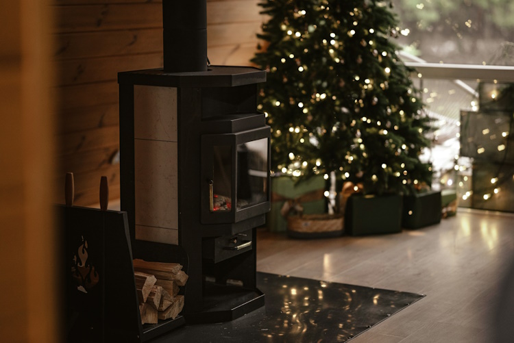 Kunstvoll durch die Feiertage: Mit Sinn für Stil und Wärme die Weihnachtszeit gestalten