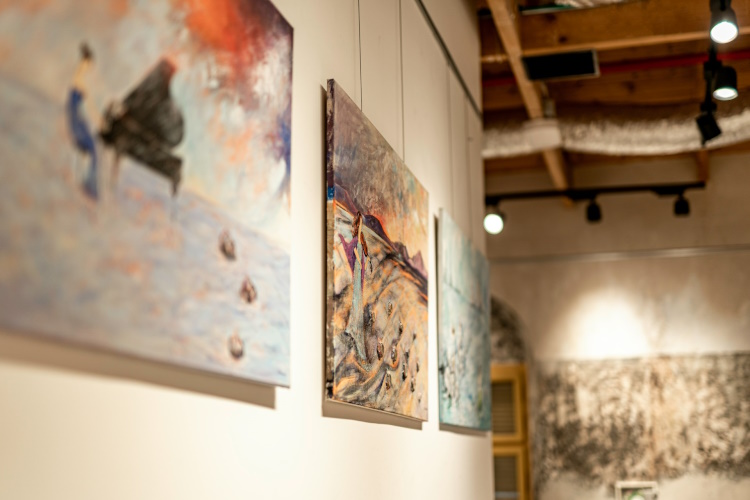 Lichtpositionen haben eine direkte Wirkung auf Kunstwerke.