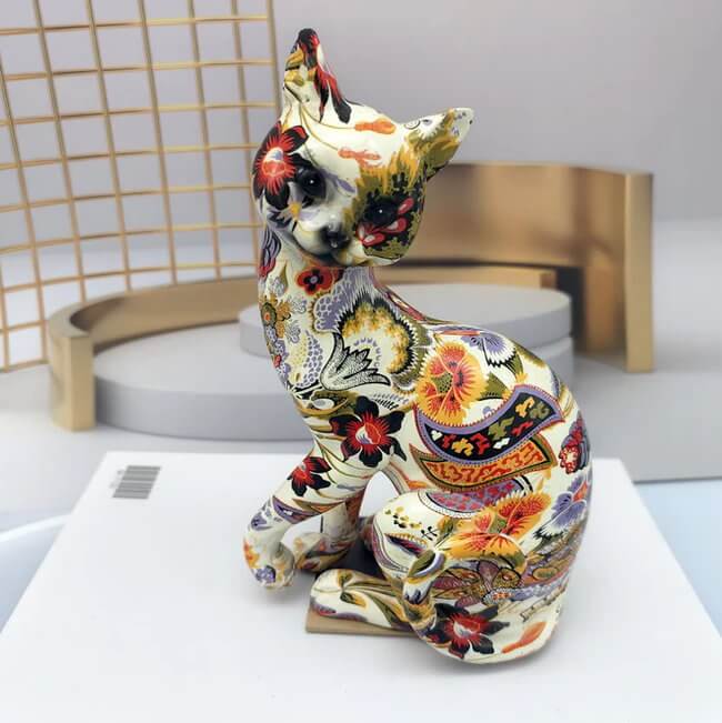 Sitzende Katzenstatue aus Kunstharz, japanisches Muster