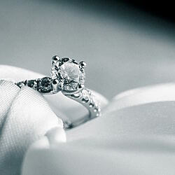 Il Rinascimento degli anelli di fidanzamento Art Déco moderni