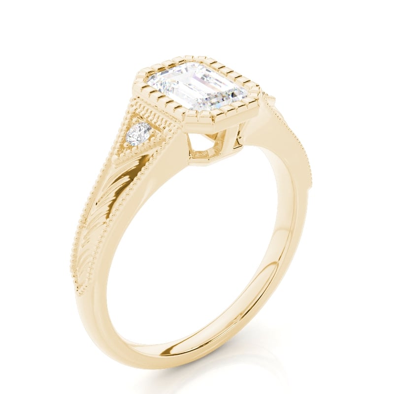 Vintage Verlobungsring mit Diamant - Zargenfassung in 9K Gelbgold, mit im Labor hergestellten Diamanten und Seitensteinen.