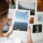 Fotos gehören an die Wand: ein gerahmtes Foto an der Wand berührt uns meist mehr als das gleiche Bild auf einem digitalen-Display.