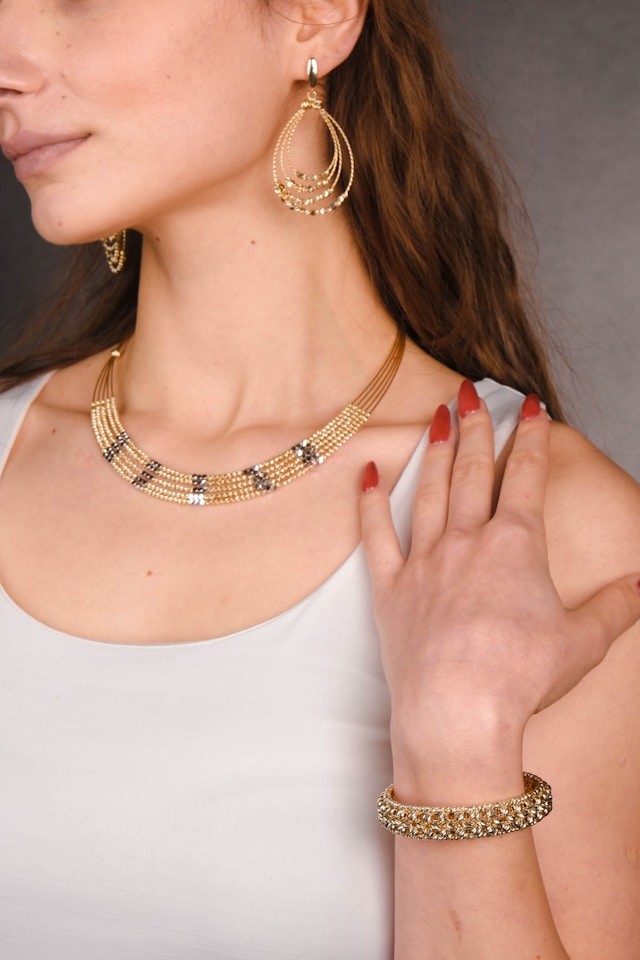 Handgefertigter Schmuck ist als Präsent immer auch eine persönliche Botschaft an die Beschenkte.