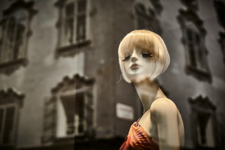 Die Perücke im 20. Jahrhundert: Mode- und Verwandlungs-Accessoire