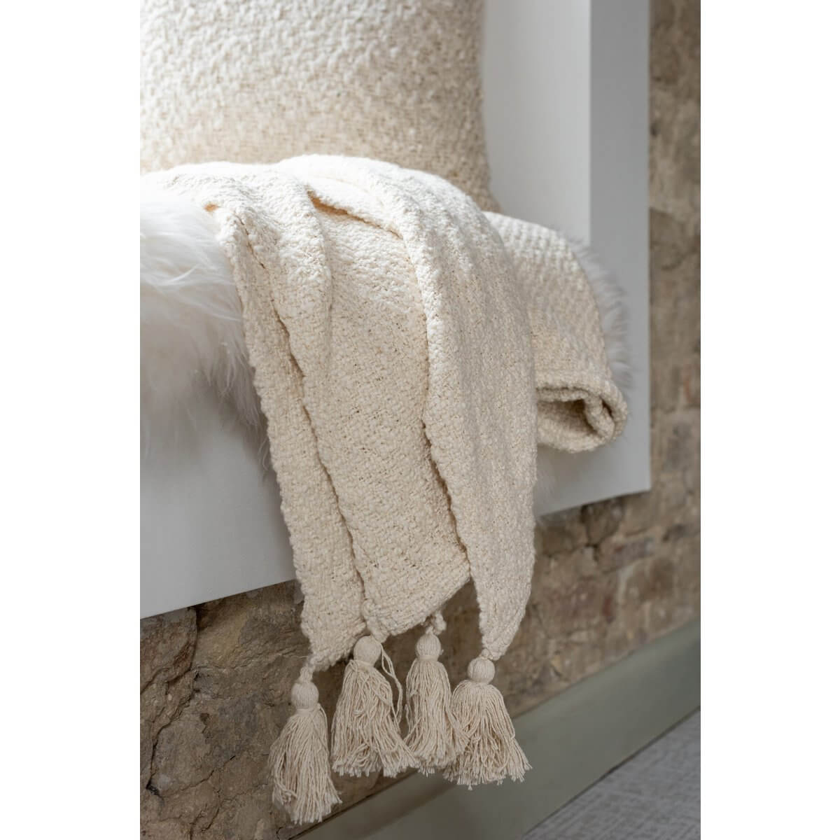 Carreaux en coton tissé J-Line avec pompons, crème (130 x 180 cm) Tapis à carreaux J-Line en coton tissé avec pompons, couleur crème (130 x 180 cm) – Image 3