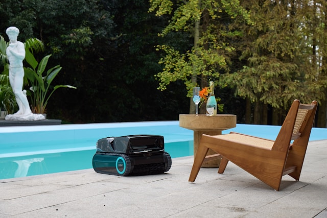 Die besten Poolroboter kombinieren zuverlässige Reinigung mit intelligenter Technologie, um Ihr Becken mühelos sauber zu halten.