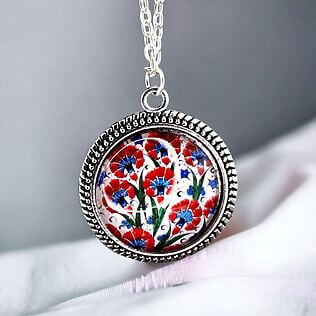 Collana con piastrelle anatoliche e pendente cabochon in vetro