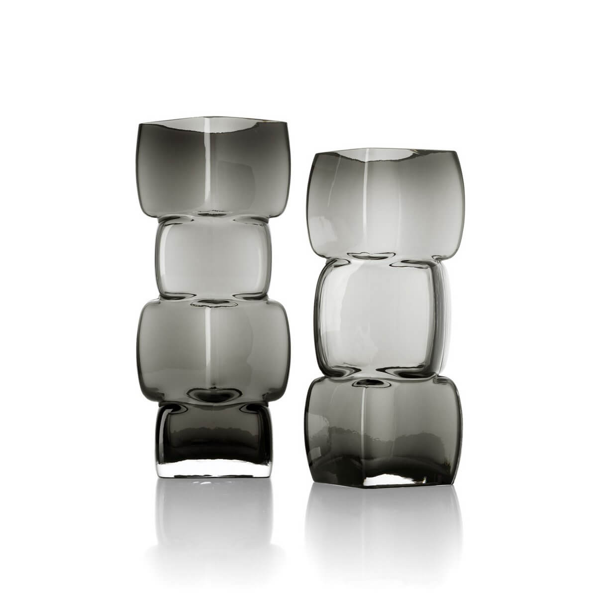 Vase sculptural « Cubes » - silhouette de cubes empilés en verre fumé recyclé (gris foncé) Vase sculptural « Cubes » – silhouette de cubes empilés en verre fumé recyclé (gris foncé) – Image 3