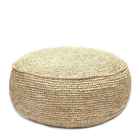 Diseño de interiores escandinavo: armonía a través del minimalismo hygge en el diseño de interiores de estilo escandinavo del siglo XX Taburete "Raffia Flores" de rafia tejida, color natural
