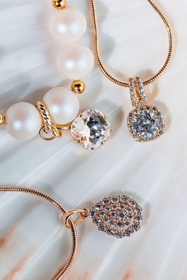 Retro-Stil und die Rückkehr zu Farbe, Glamour und Opulenz in den 1950er Jahren.